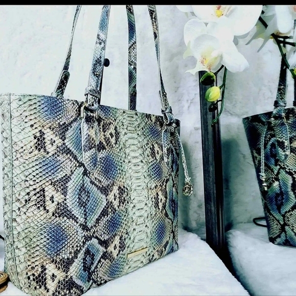 Brahmin Rare 2 PCS SET Holographic Purse bag tote handbag+ wallet NWT De… - Picture 6 of 14